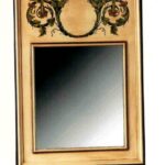 Espejo de madera decorado a mano.