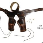 CANANA DE PIEL MARRON, CON BALAS  PARA DOS REVOLVERS CON BALAS
