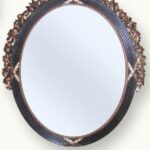 Espejo ovalo negro y plata.