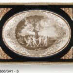 Marco rectangular ovalo interior Ángeles alrededor arbol.