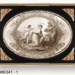 Marco ovalo interior negro y oro Mujer con Arco.